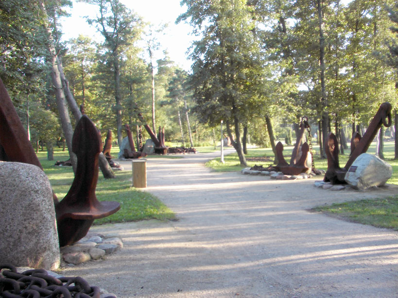 the walking path at the anchor museum