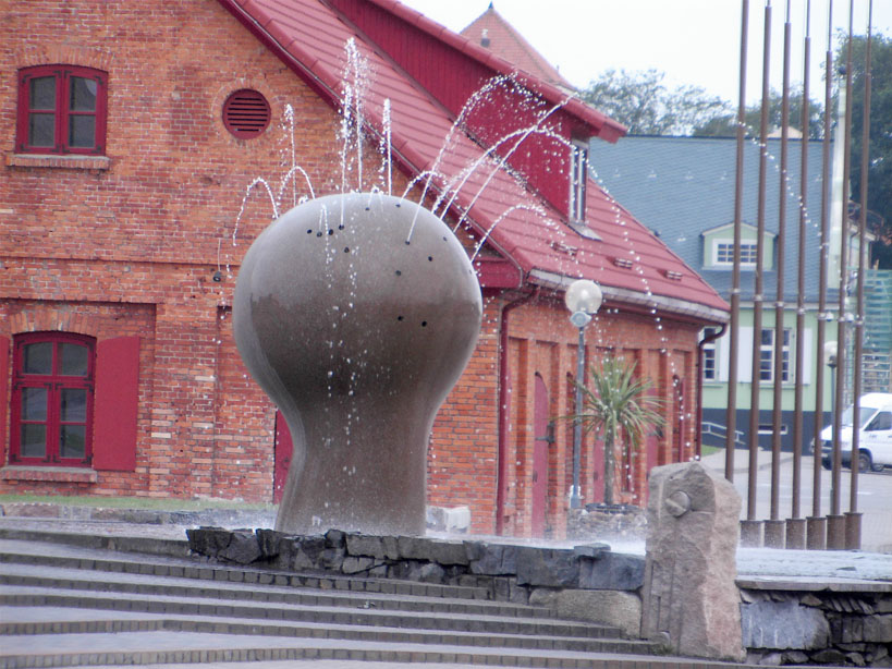 head shaped fountain