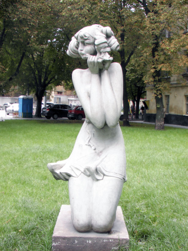 statue of a girl kneeling